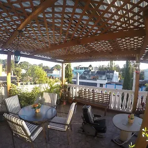 Mariana's Petit Couette-café
